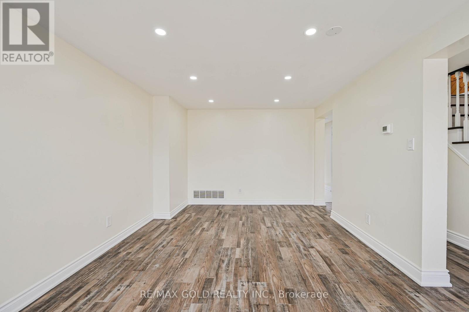 7755 Priory Crescent, Mississauga, Ontario  L4T 3H6 - Photo 8 - W12923142