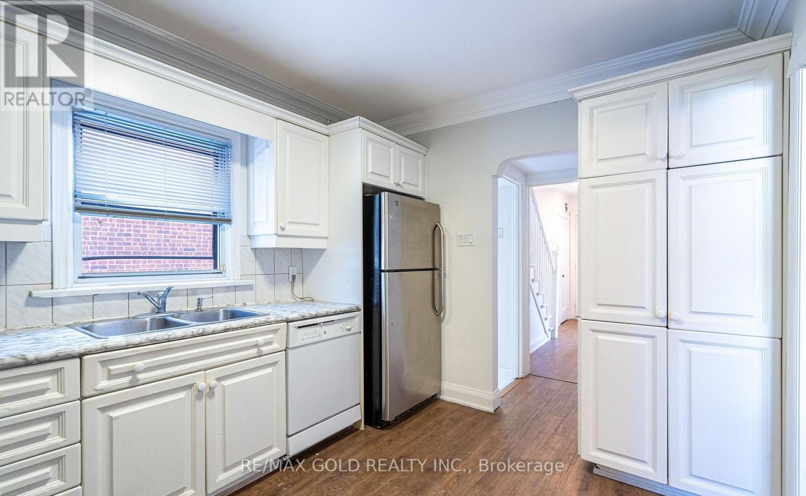 65 Long Branch Avenue, Toronto, Ontario  M8W 3J3 - Photo 10 - W12923198