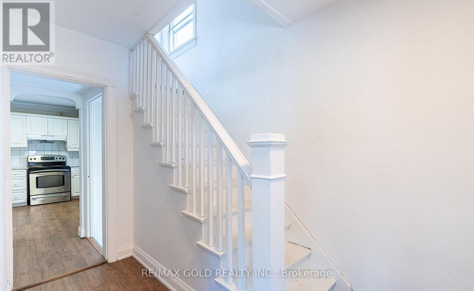 65 Long Branch Avenue, Toronto, Ontario  M8W 3J3 - Photo 11 - W12923198