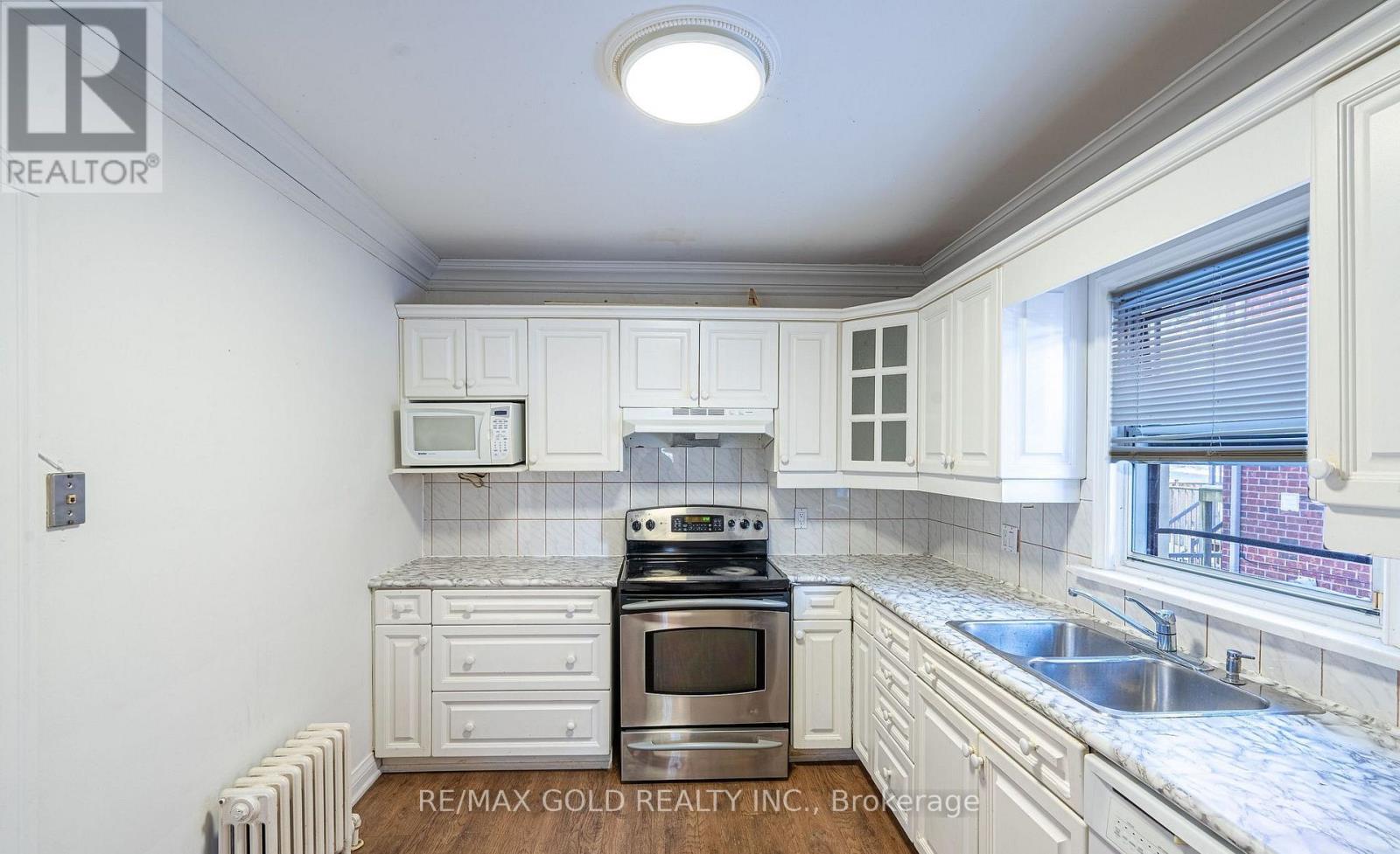 65 Long Branch Avenue, Toronto, Ontario  M8W 3J3 - Photo 9 - W12923198