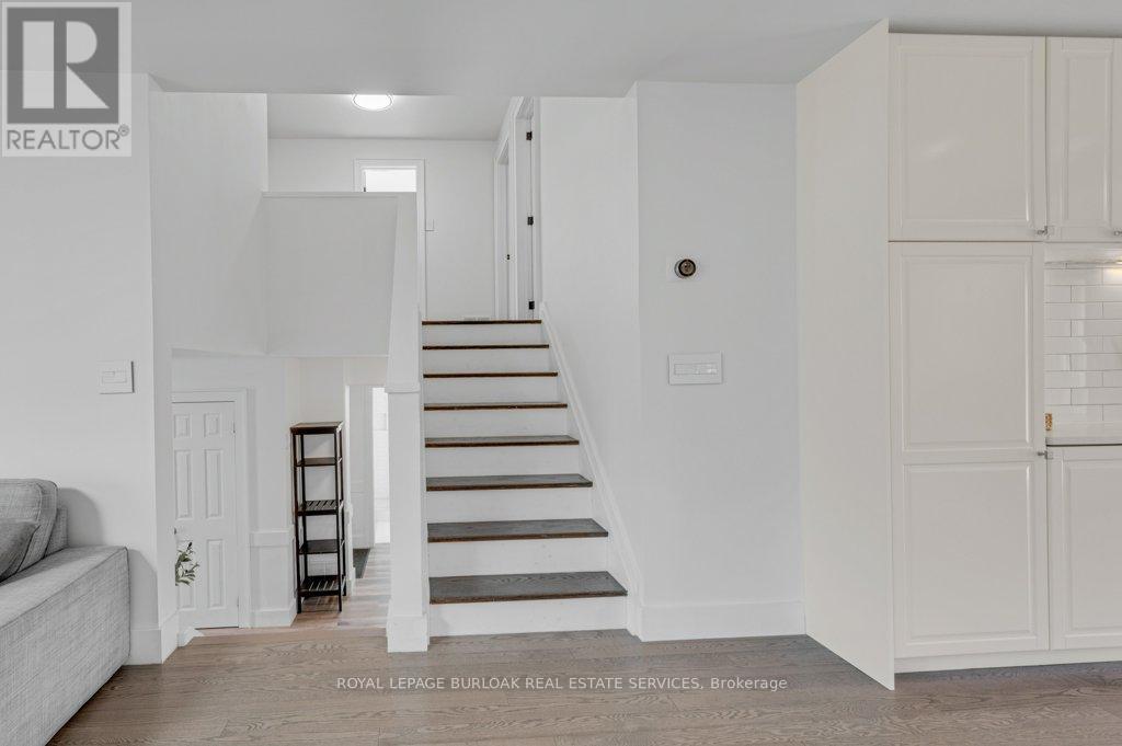 628 Ardleigh Crescent, Burlington, Ontario  L7L 4K8 - Photo 14 - W12923254