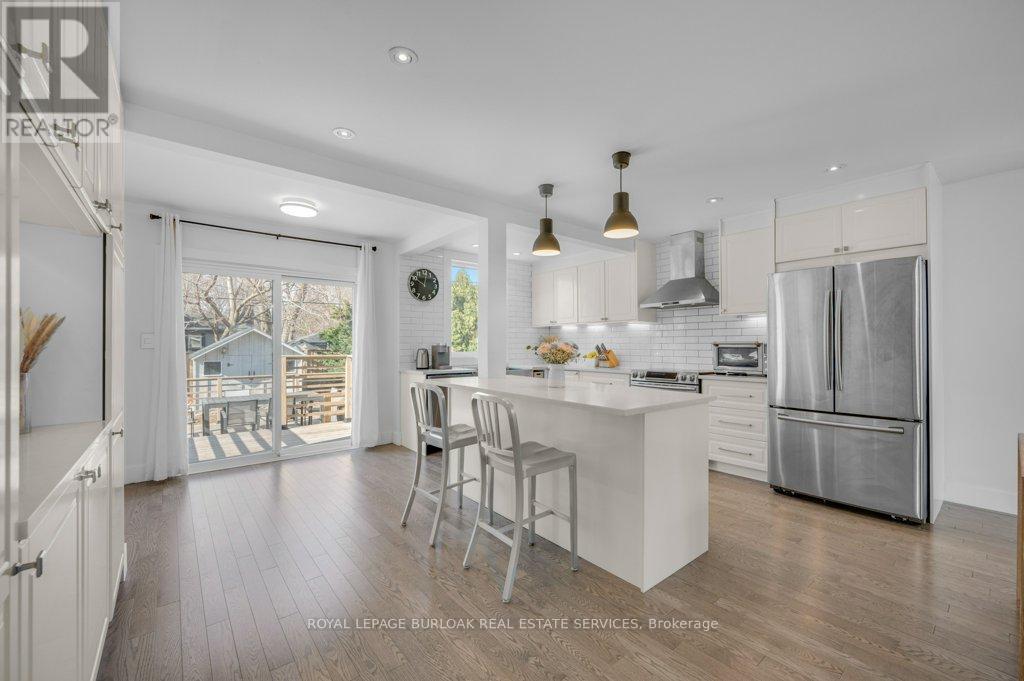 628 Ardleigh Crescent, Burlington, Ontario  L7L 4K8 - Photo 5 - W12923254