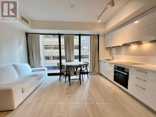 709 - 188 Cumberland Street, Toronto, Ontario  M5R 0B6 - Photo 7 - C12833032