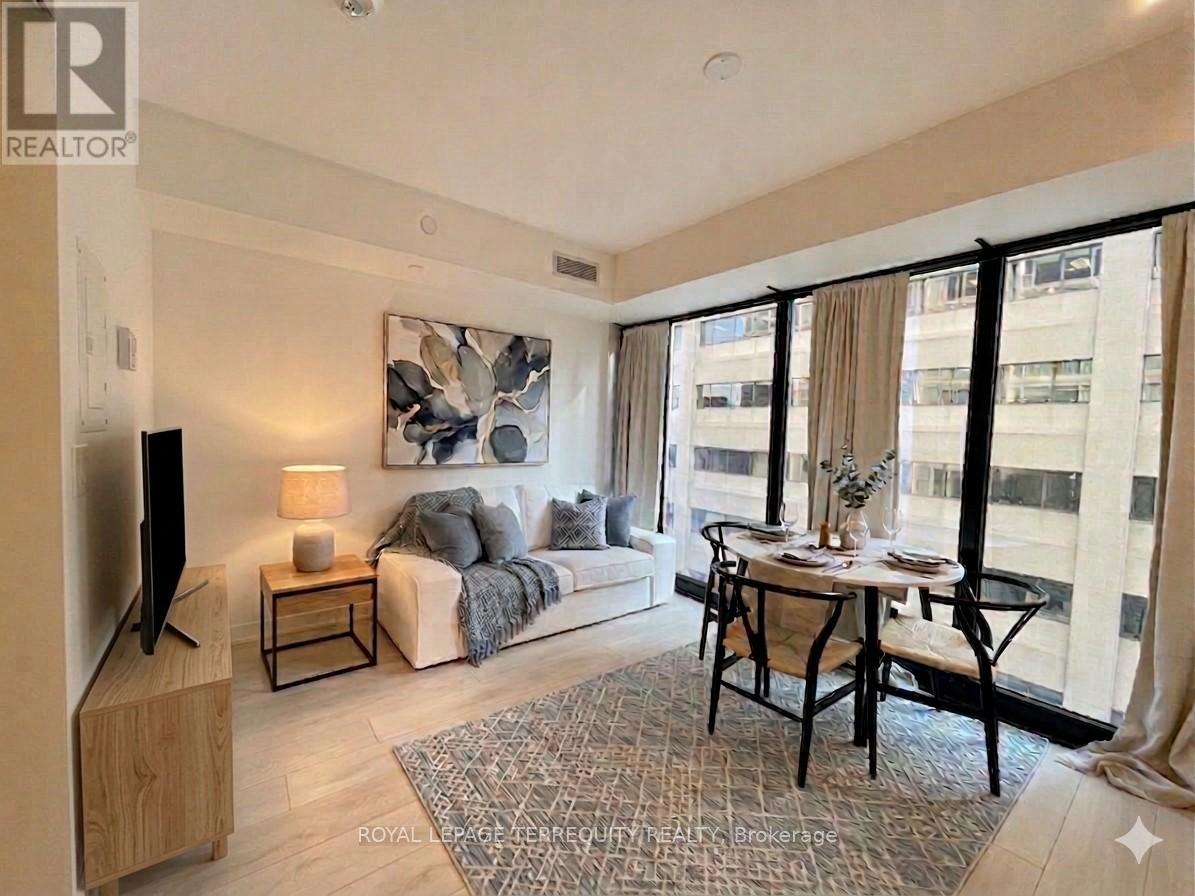 709 - 188 Cumberland Street, Toronto, Ontario  M5R 0B6 - Photo 5 - C12833032