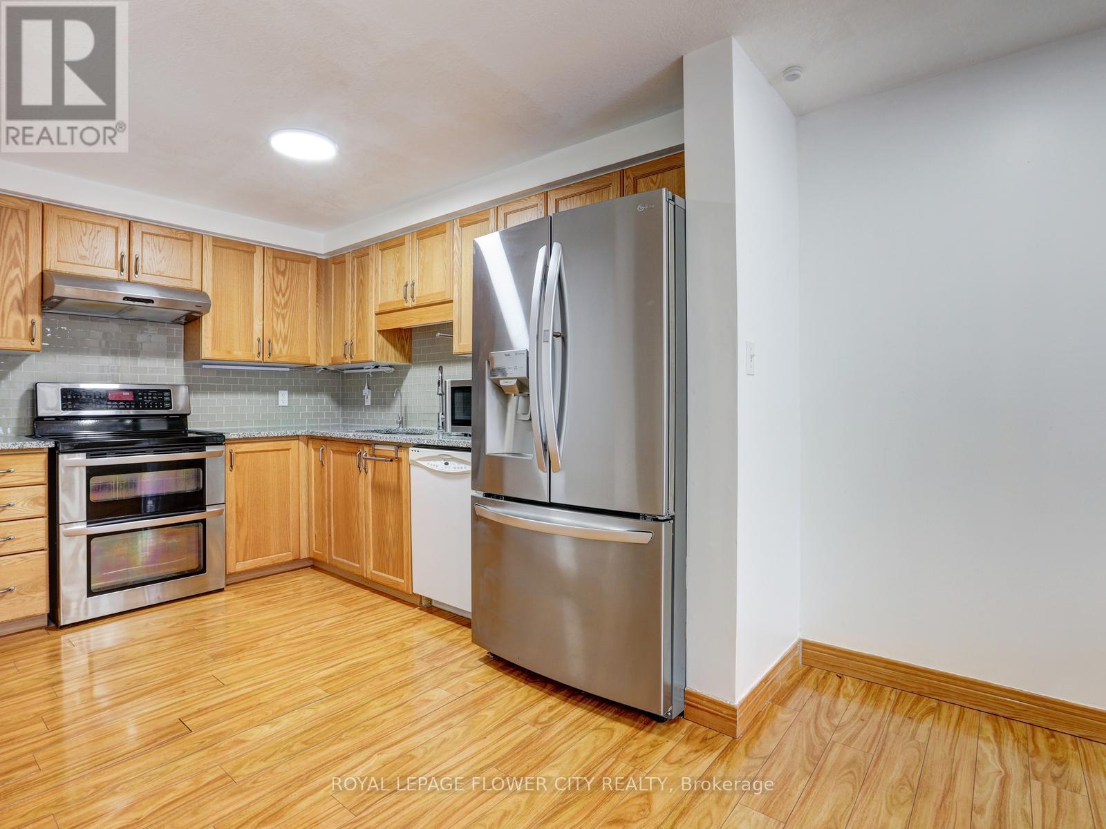 128 Donnenwerth Drive, Kitchener, Ontario  N2E 4C8 - Photo 10 - X12922954