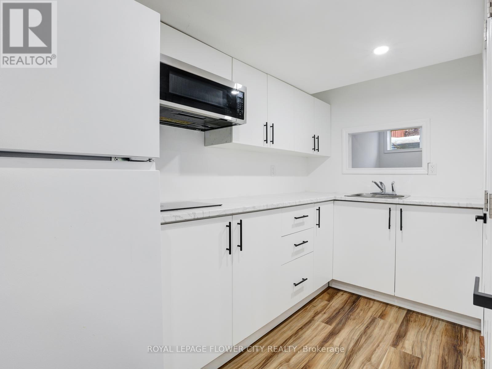 128 Donnenwerth Drive, Kitchener, Ontario  N2E 4C8 - Photo 44 - X12922954