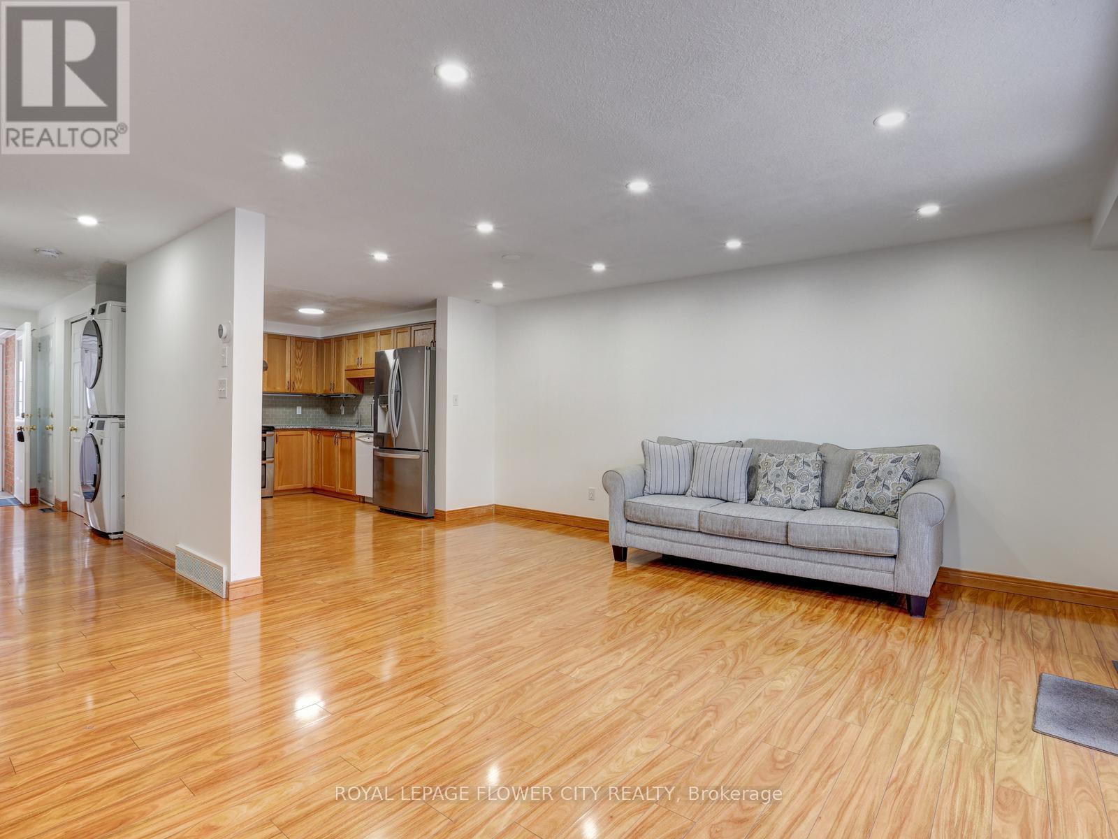 128 Donnenwerth Drive, Kitchener, Ontario  N2E 4C8 - Photo 9 - X12922954