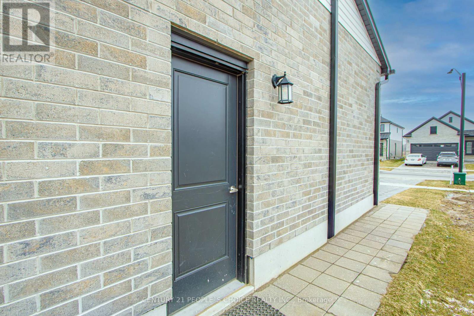 Photo 31 of 34 for 3858 Campbell Street N