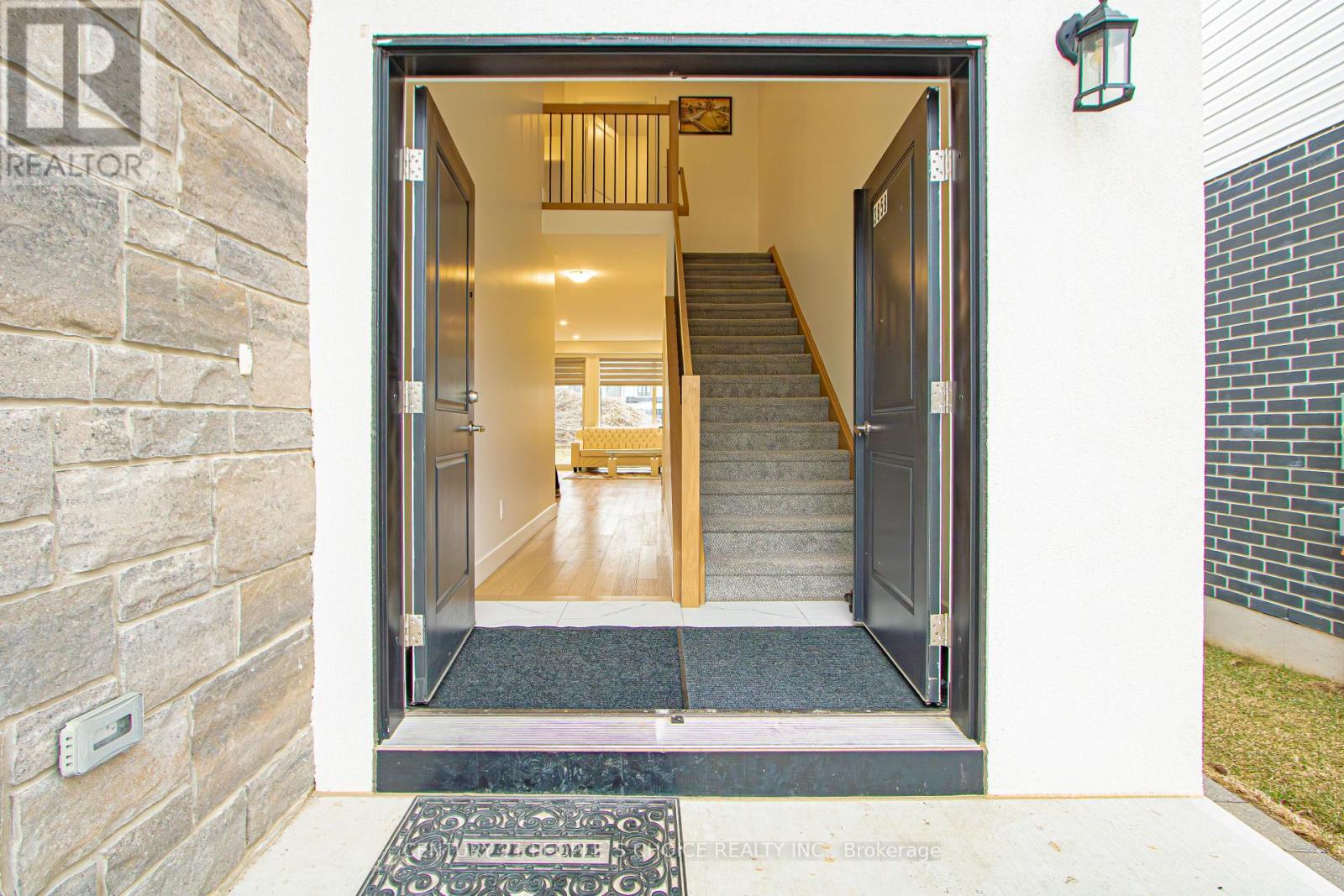 Photo 4 of 34 for 3858 Campbell Street N