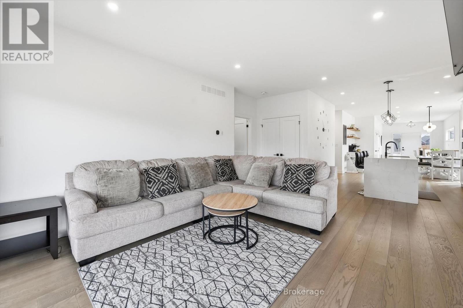 4 Harvard Court, Welland, Ontario  L3B 6E7 - Photo 18 - X12923188