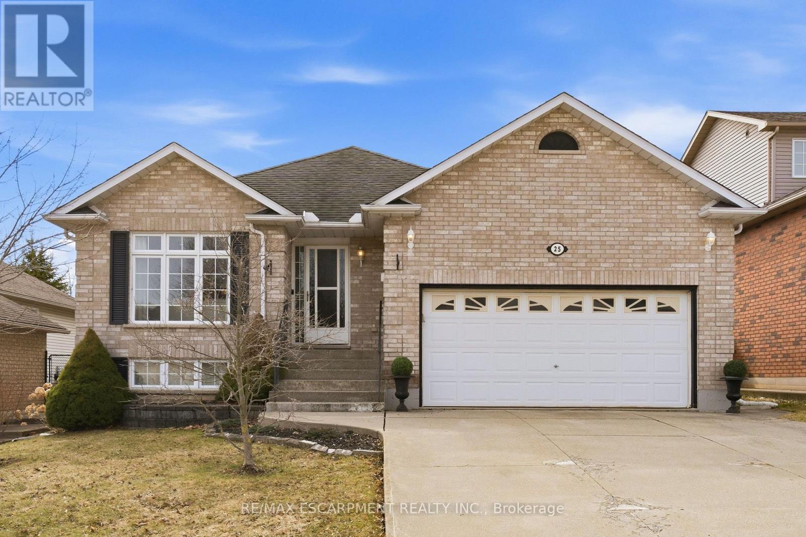 25 LININGTON TRAIL, Hamilton, Ontario