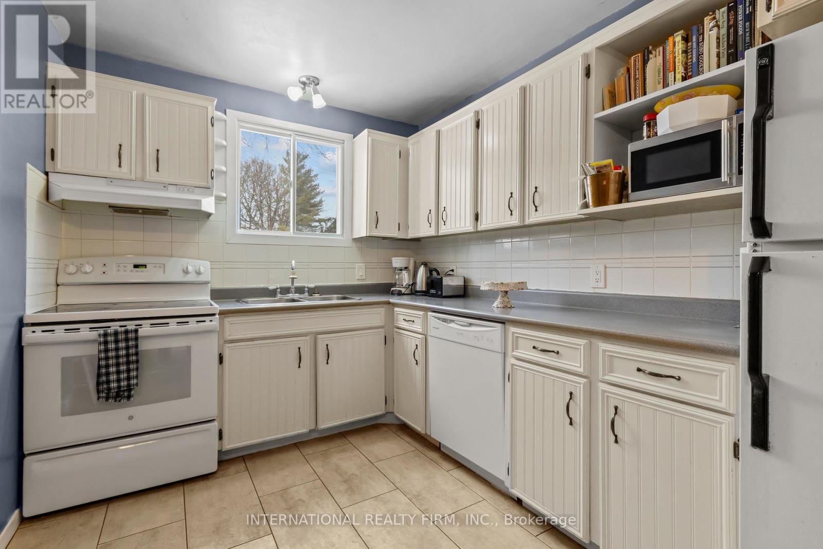 148 Calderwood Drive, Kingston, Ontario  K7M 6M3 - Photo 12 - X12923290