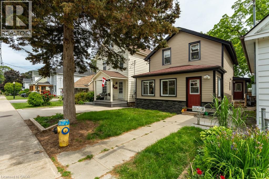 15 Adelaide Street, Grimsby, Ontario  L3M 1X2 - Photo 2 - 40811766