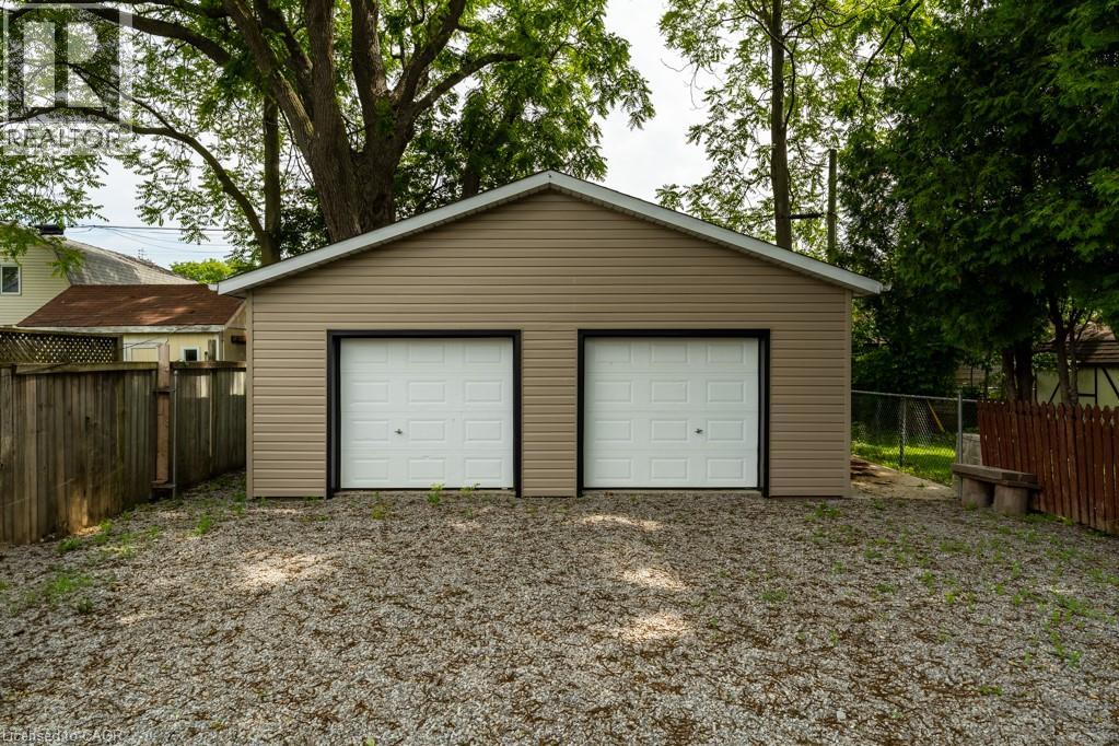 15 Adelaide Street, Grimsby, Ontario  L3M 1X2 - Photo 27 - 40811766