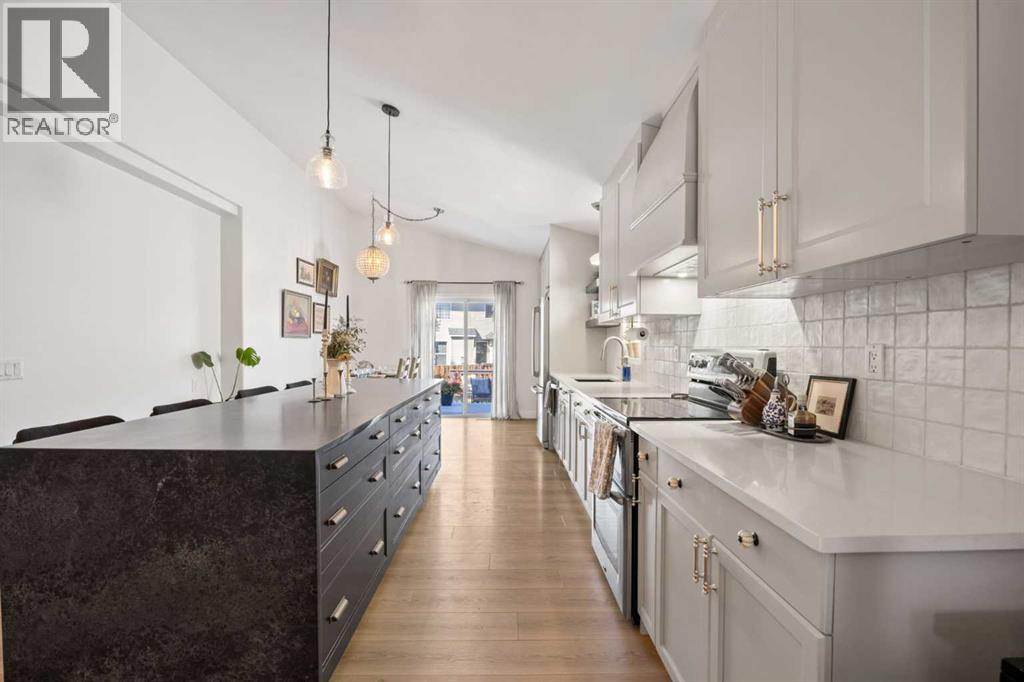 110 West Lakeview Crescent, Chestermere, Alberta  T1X 1P0 - Photo 12 - A2283487