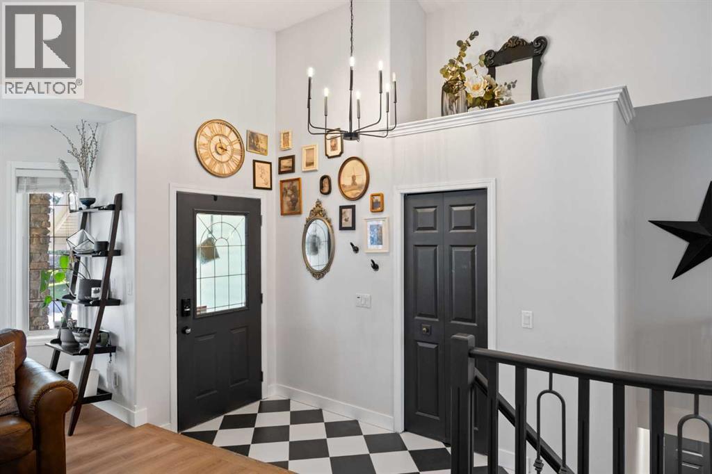 110 West Lakeview Crescent, Chestermere, Alberta  T1X 1P0 - Photo 4 - A2283487