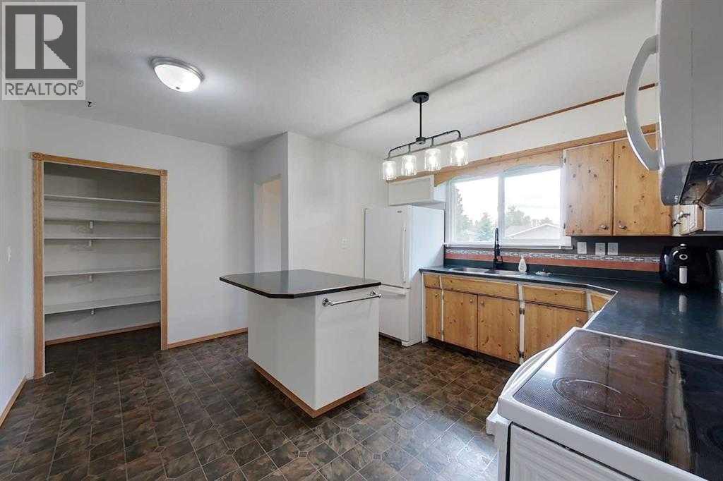 909 5 Avenue Se, Slave Lake, Alberta T0G 2A3 - Photo 6 - A2284860