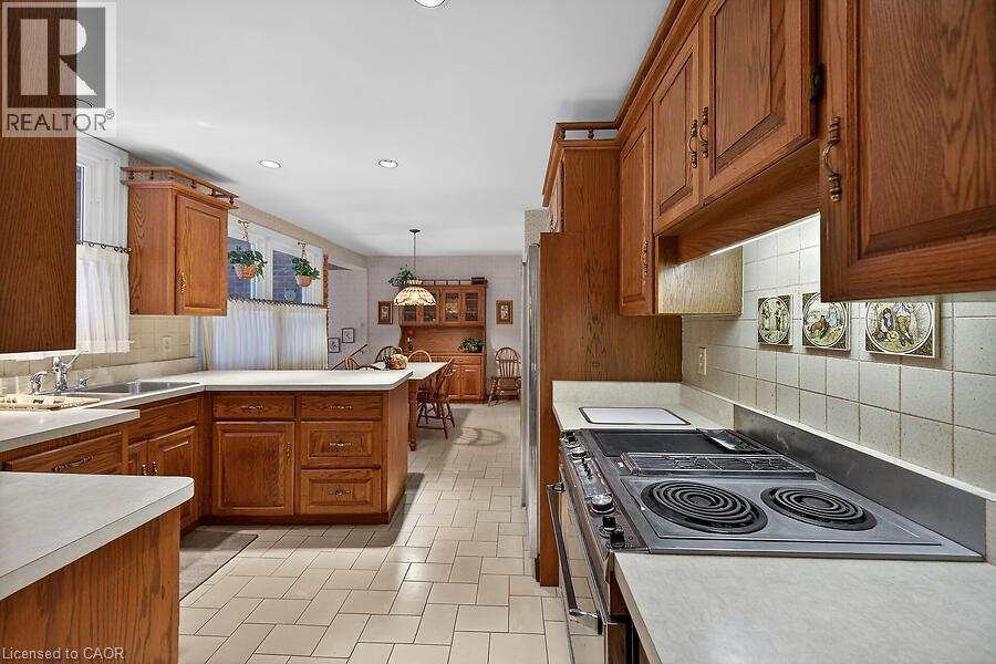 9 Daleview Court, Hamilton, Ontario  L8S 3L9 - Photo 7 - 40792294