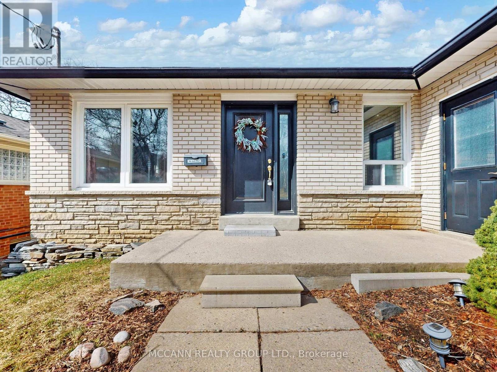 65 Bellbury Crescent, Toronto, Ontario  M2J 2J9 - Photo 2 - C12822560