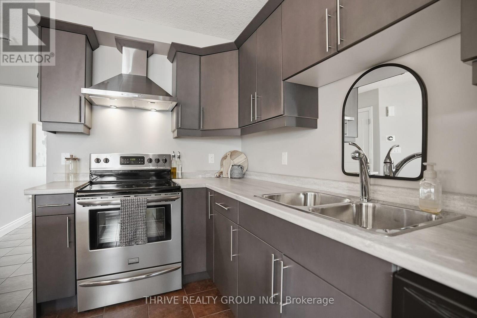 33 Abbott Street, Strathroy-Caradoc, Ontario  N7G 0B6 - Photo 12 - X12908522