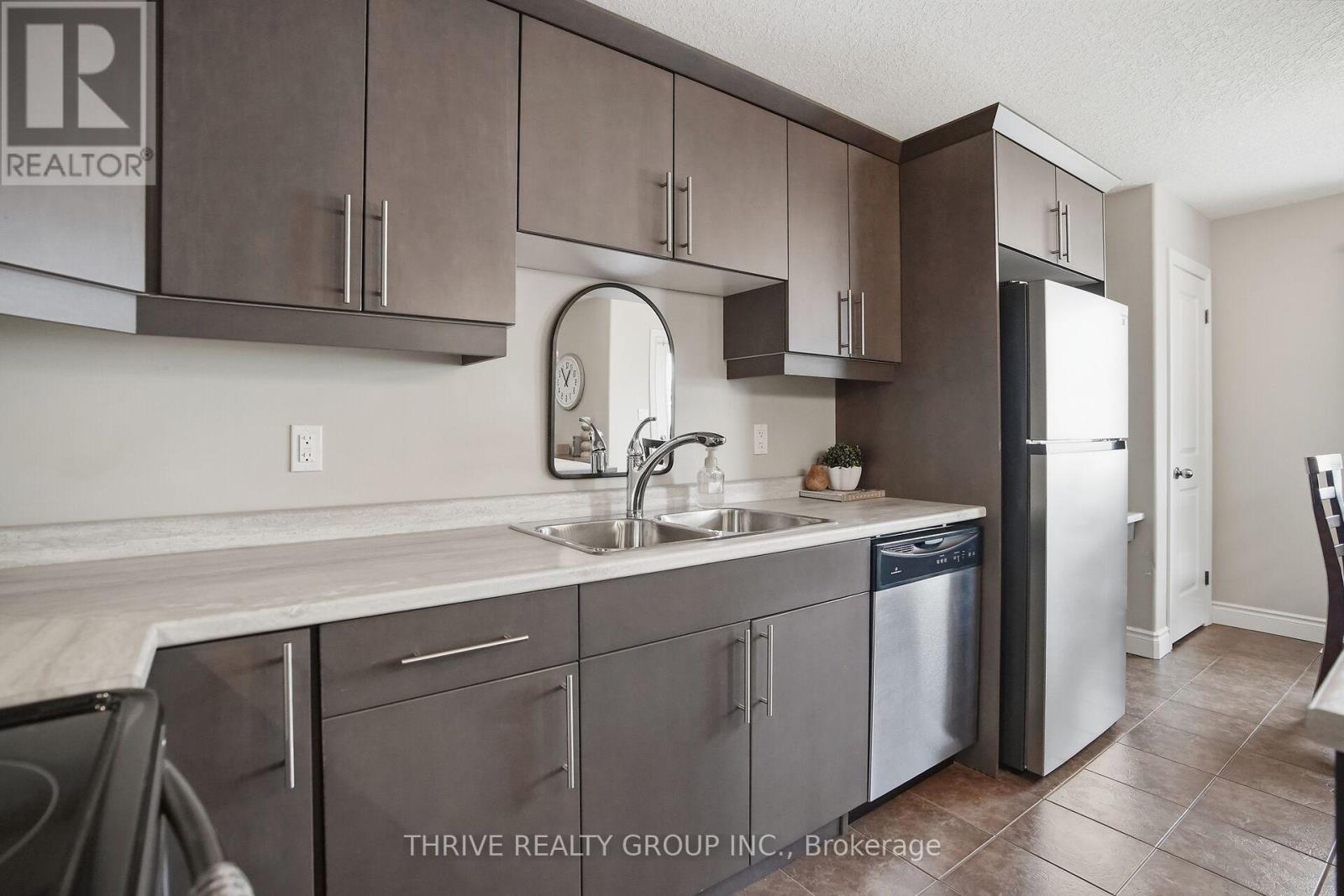 33 Abbott Street, Strathroy-Caradoc, Ontario  N7G 0B6 - Photo 11 - X12908522