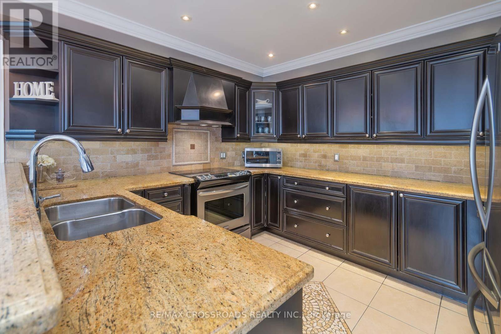 1703 Rockwood Drive, Pickering, Ontario  L1V 6R3 - Photo 10 - E12920608