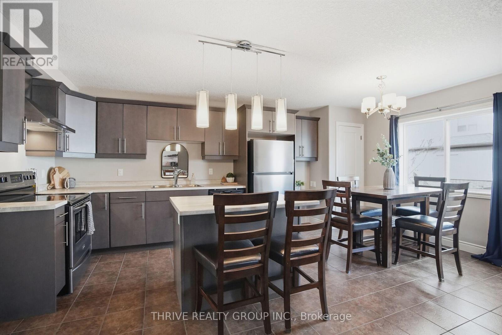 33 Abbott Street, Strathroy-Caradoc, Ontario  N7G 0B6 - Photo 9 - X12908522