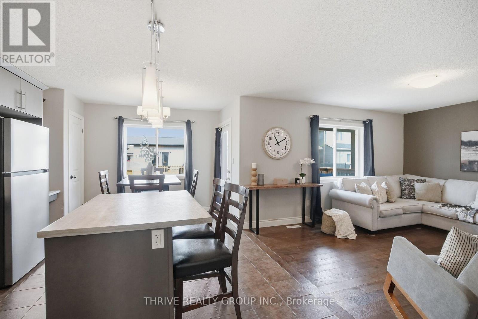 33 Abbott Street, Strathroy-Caradoc, Ontario  N7G 0B6 - Photo 8 - X12908522