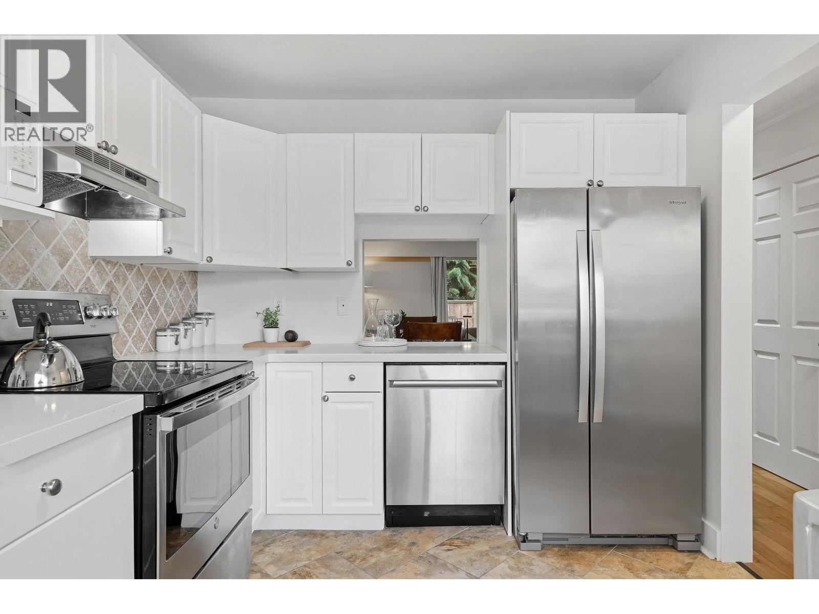 2329 Mountain Highway, North Vancouver, British Columbia  V7J 2N2 - Photo 5 - R3103882