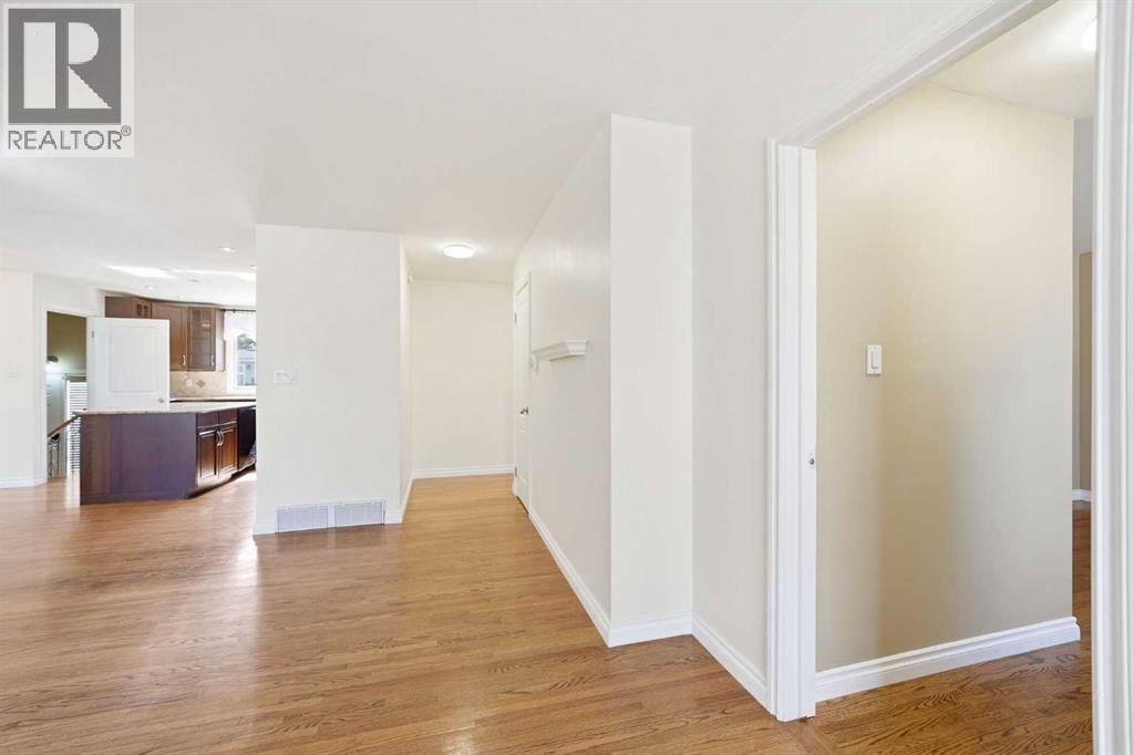 1447 Northmount Drive NW, Calgary, Alberta  T2L 0G7 - Photo 12 - A2295699