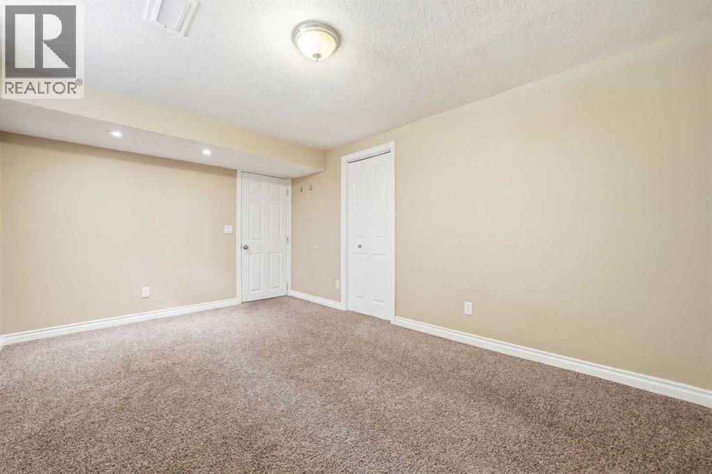 1447 Northmount Drive NW, Calgary, Alberta  T2L 0G7 - Photo 35 - A2295699