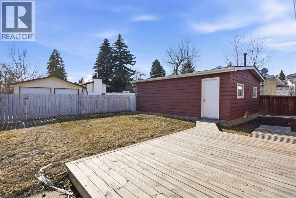 1447 Northmount Drive NW, Calgary, Alberta  T2L 0G7 - Photo 38 - A2295699