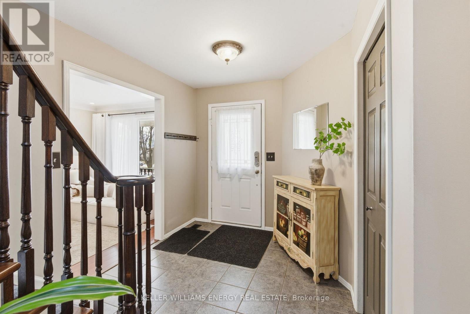 555 Peggoty Circle, Oshawa, Ontario  L1K 2C4 - Photo 4 - E12923352