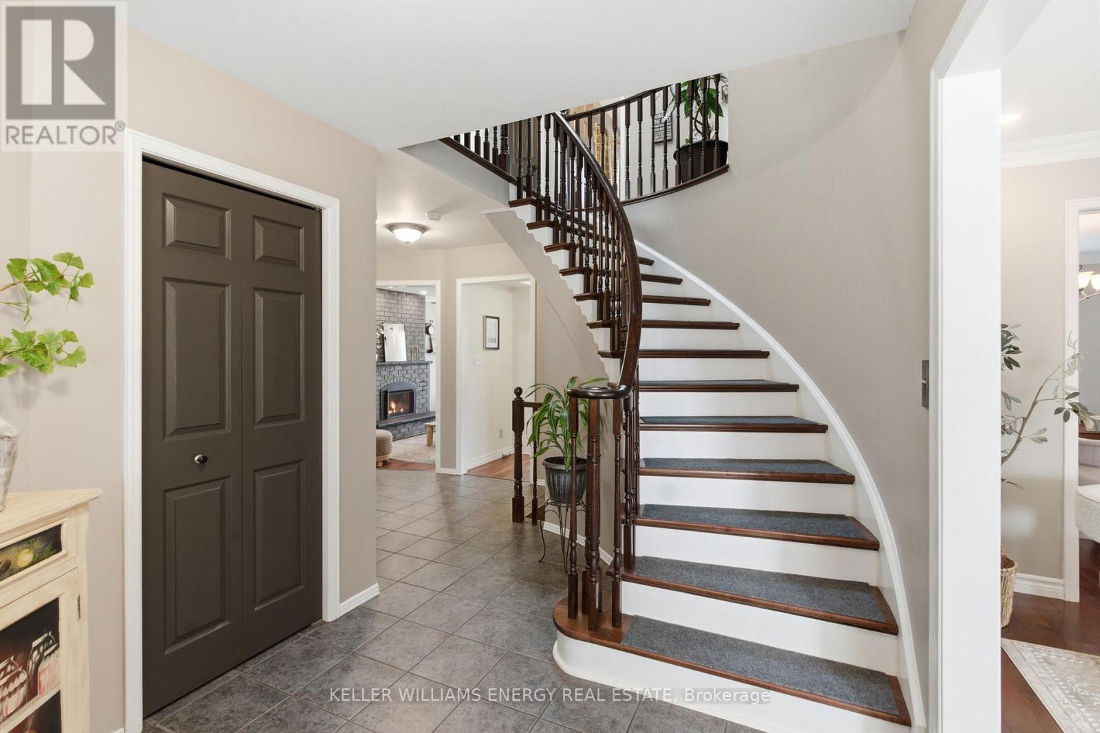 555 Peggoty Circle, Oshawa, Ontario  L1K 2C4 - Photo 5 - E12923352