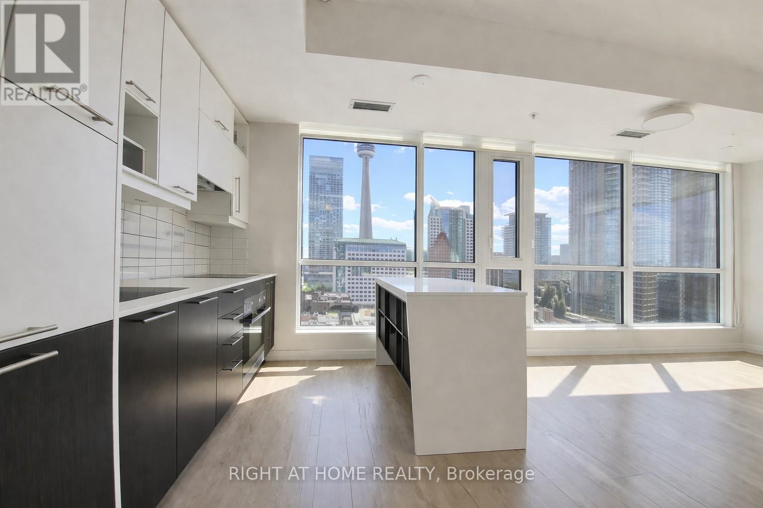 1607 - 30 Nelson Street, Toronto, Ontario  M5V 0H5 - Photo 2 - C12923336