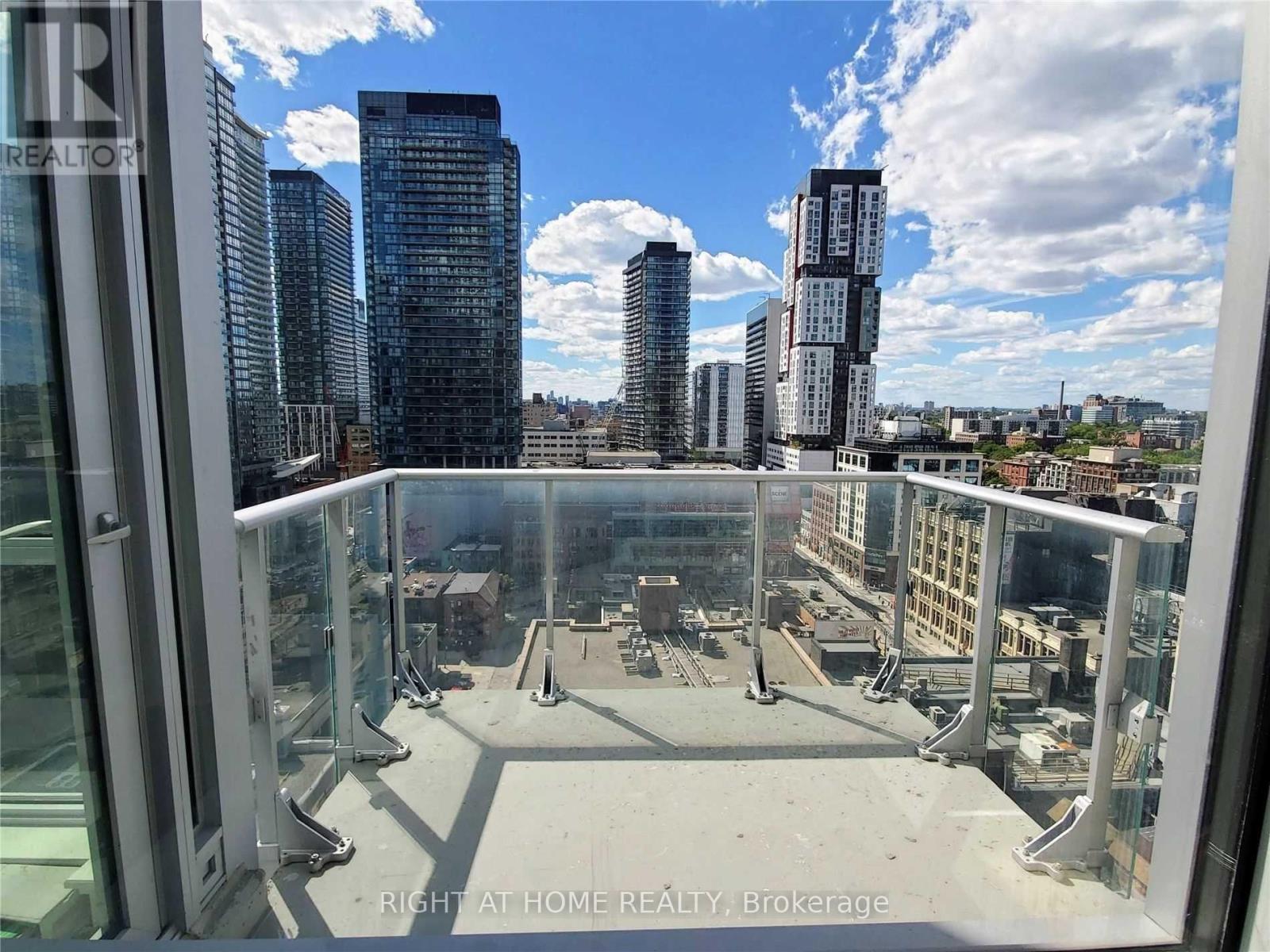 1607 - 30 Nelson Street, Toronto, Ontario  M5V 0H5 - Photo 4 - C12923336