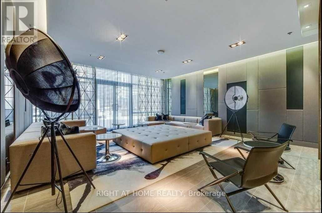 1607 - 30 Nelson Street, Toronto, Ontario  M5V 0H5 - Photo 9 - C12923336