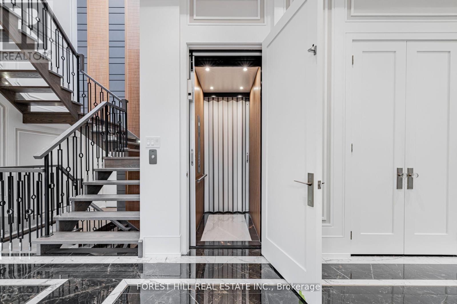 49 Ravenscroft Circle, Toronto, Ontario  M2K 1K1 - Photo 3 - C12923340