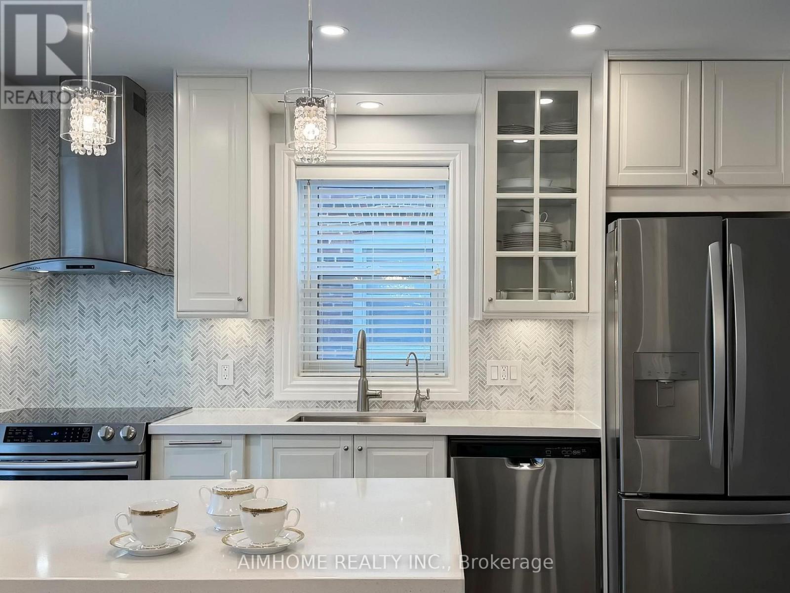 39 Brentcliffe Road, Toronto, Ontario  M4G 3Y4 - Photo 13 - C12923362