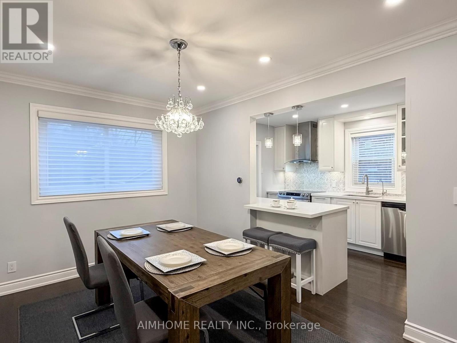 39 Brentcliffe Road, Toronto, Ontario  M4G 3Y4 - Photo 17 - C12923362