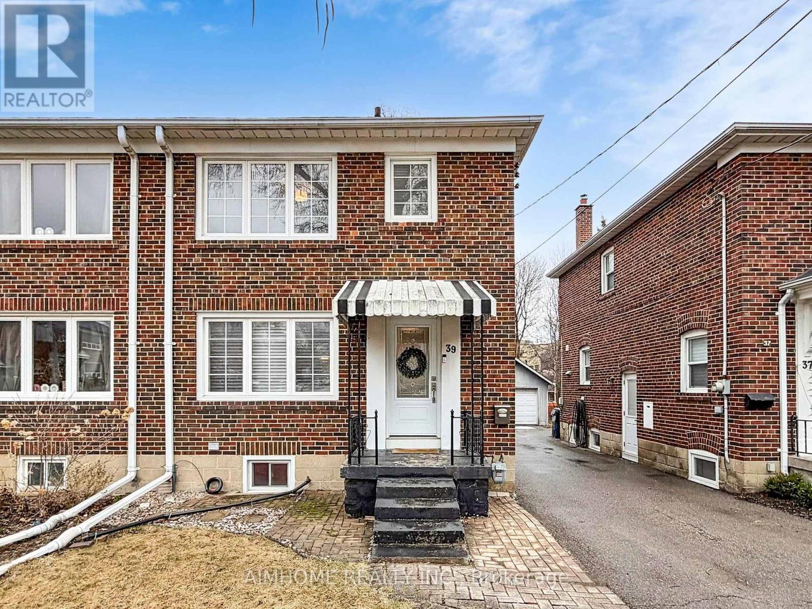 39 Brentcliffe Road, Toronto, Ontario  M4G 3Y4 - Photo 2 - C12923362