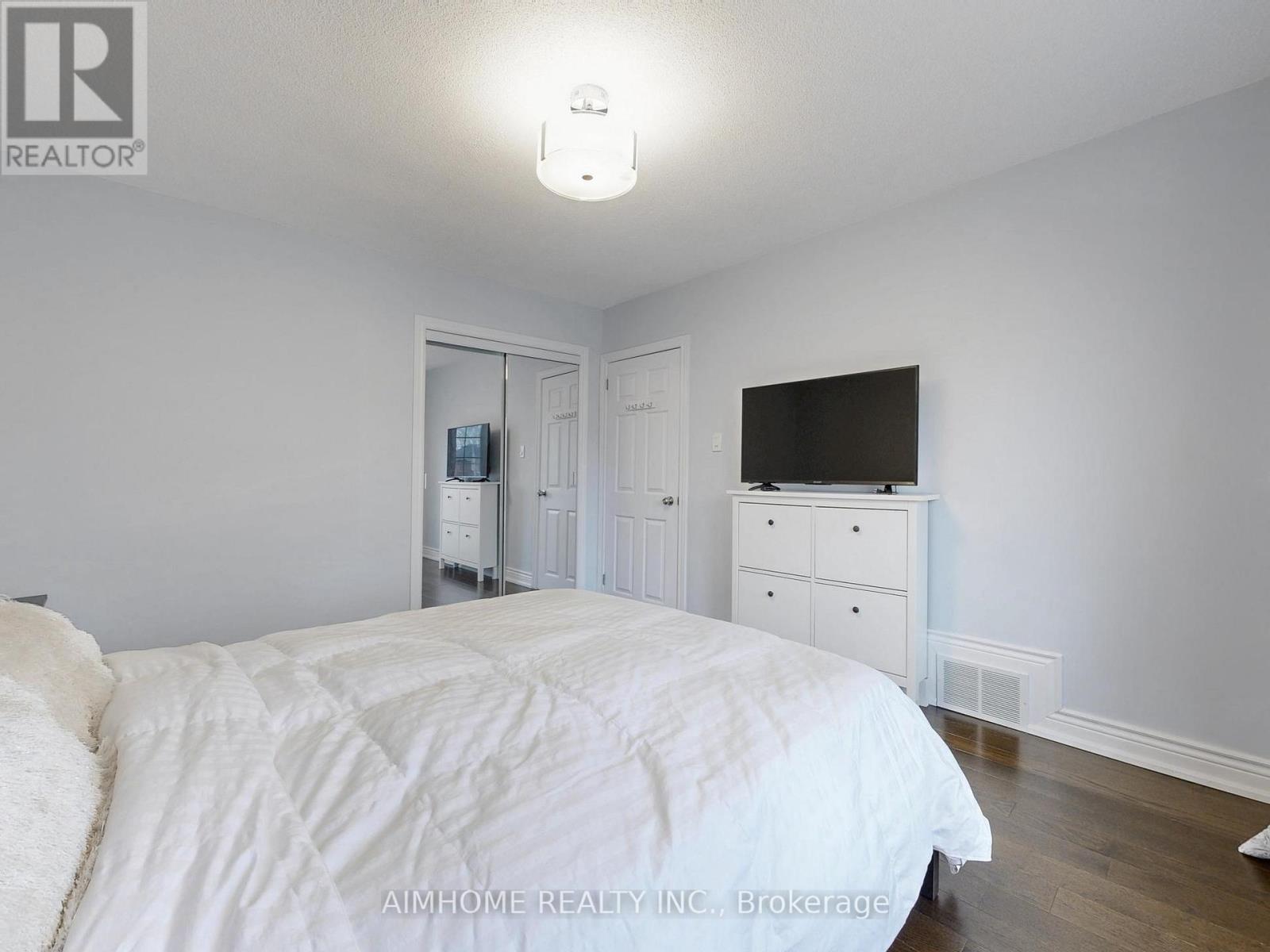 39 Brentcliffe Road, Toronto, Ontario  M4G 3Y4 - Photo 26 - C12923362