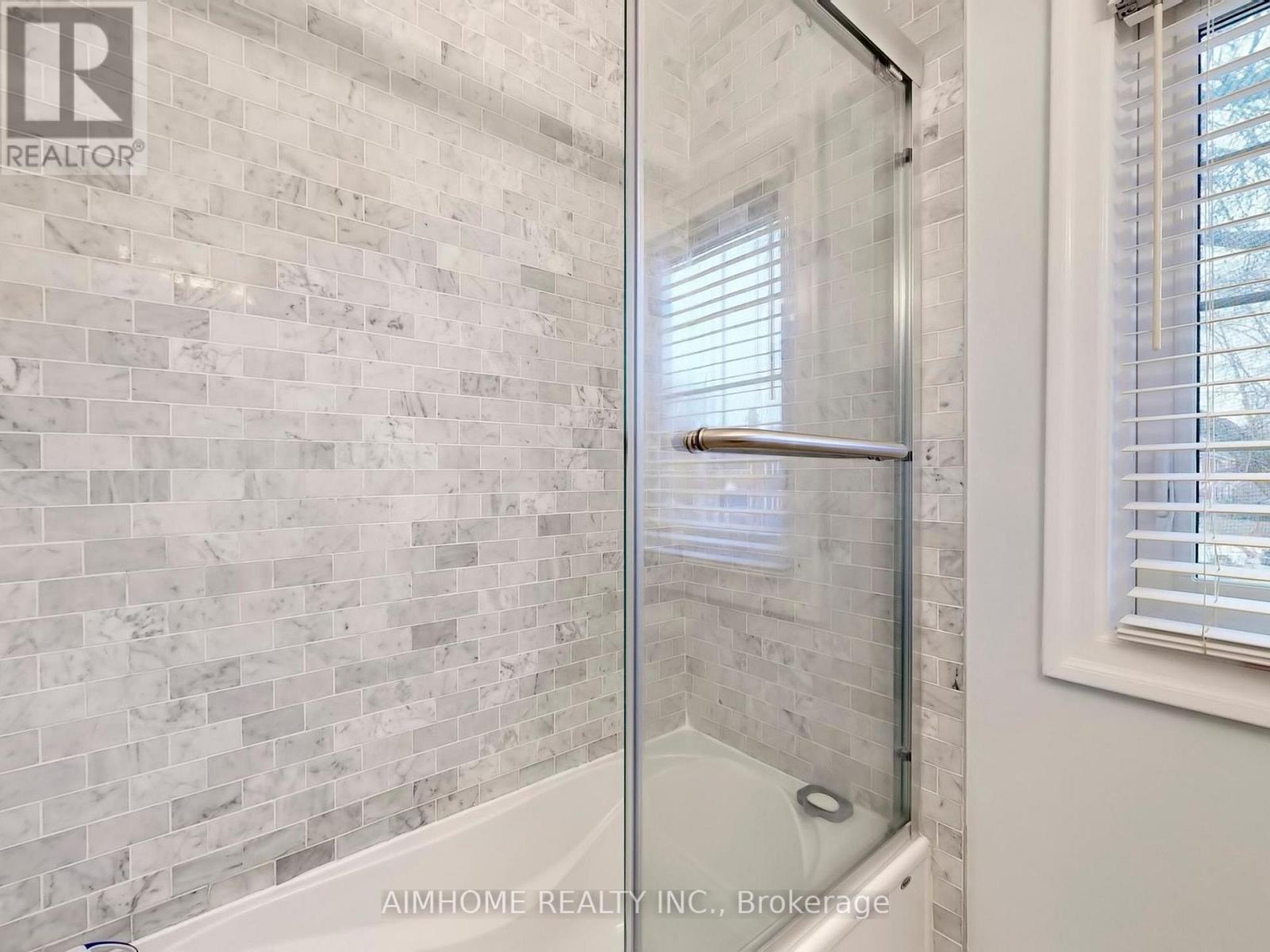 39 Brentcliffe Road, Toronto, Ontario  M4G 3Y4 - Photo 31 - C12923362