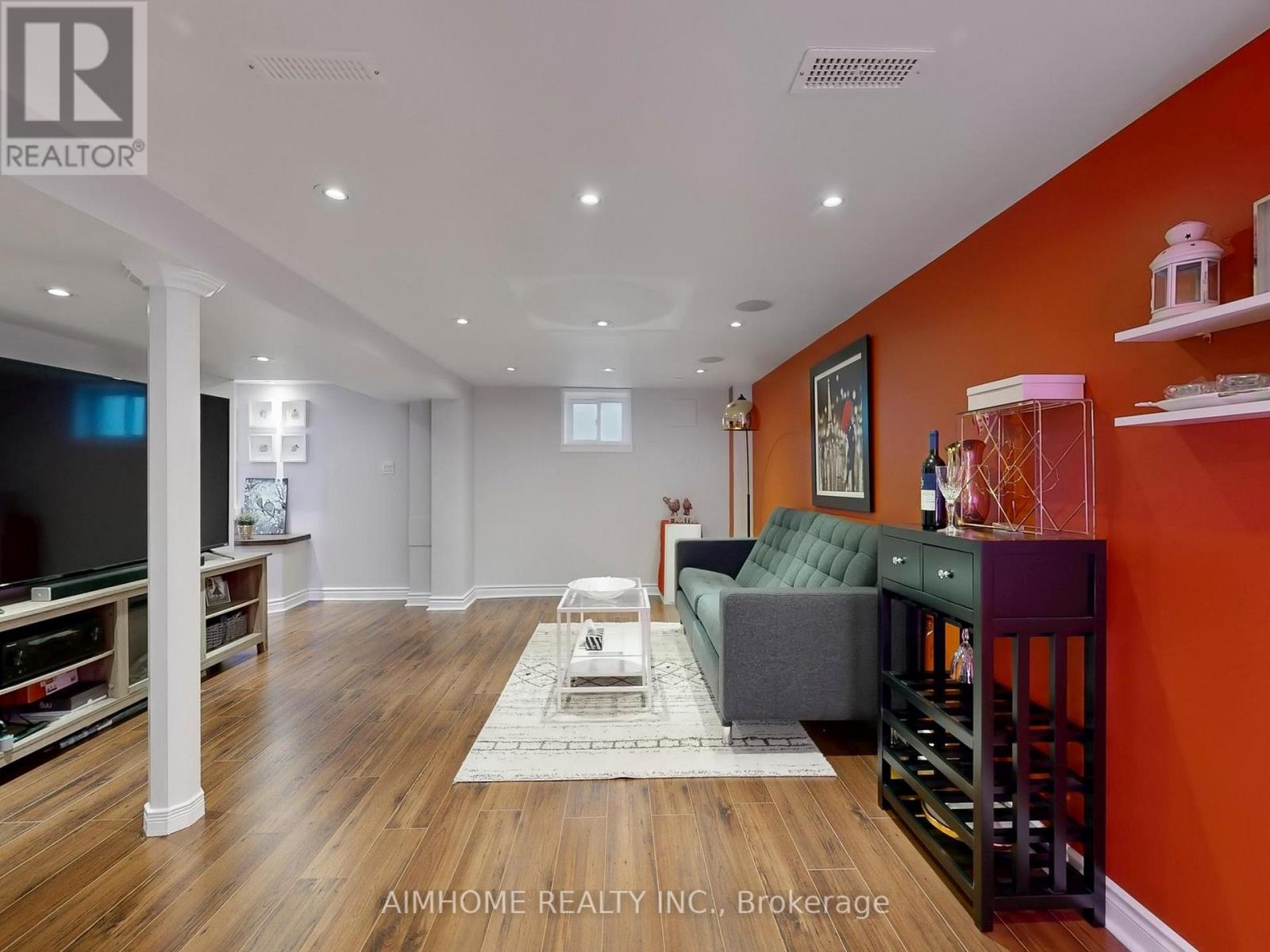 39 Brentcliffe Road, Toronto, Ontario  M4G 3Y4 - Photo 34 - C12923362