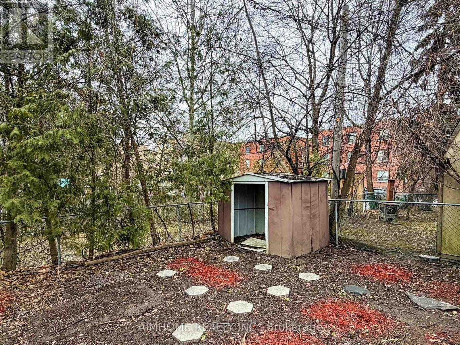 39 Brentcliffe Road, Toronto, Ontario  M4G 3Y4 - Photo 42 - C12923362