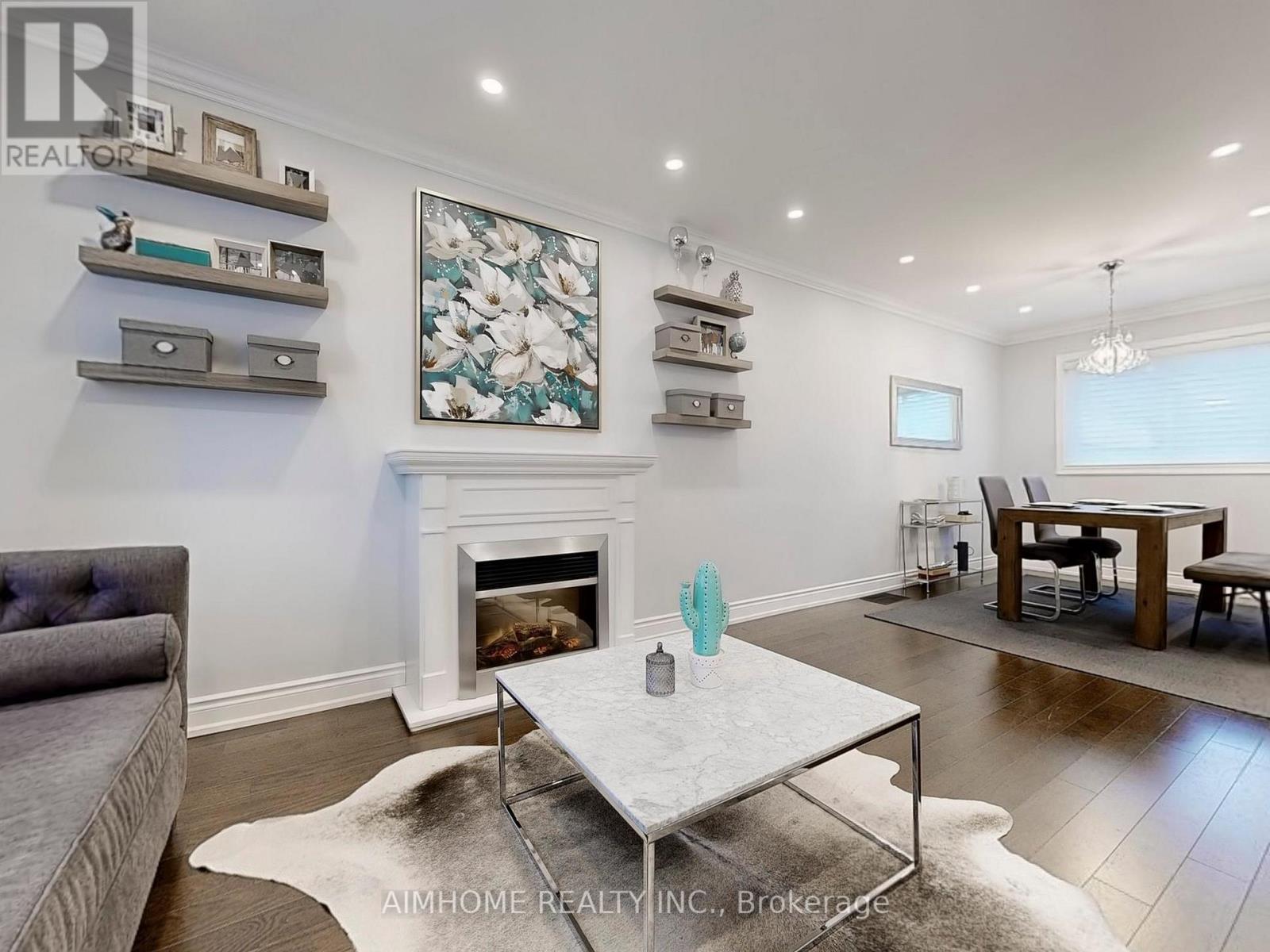 39 Brentcliffe Road, Toronto, Ontario  M4G 3Y4 - Photo 7 - C12923362