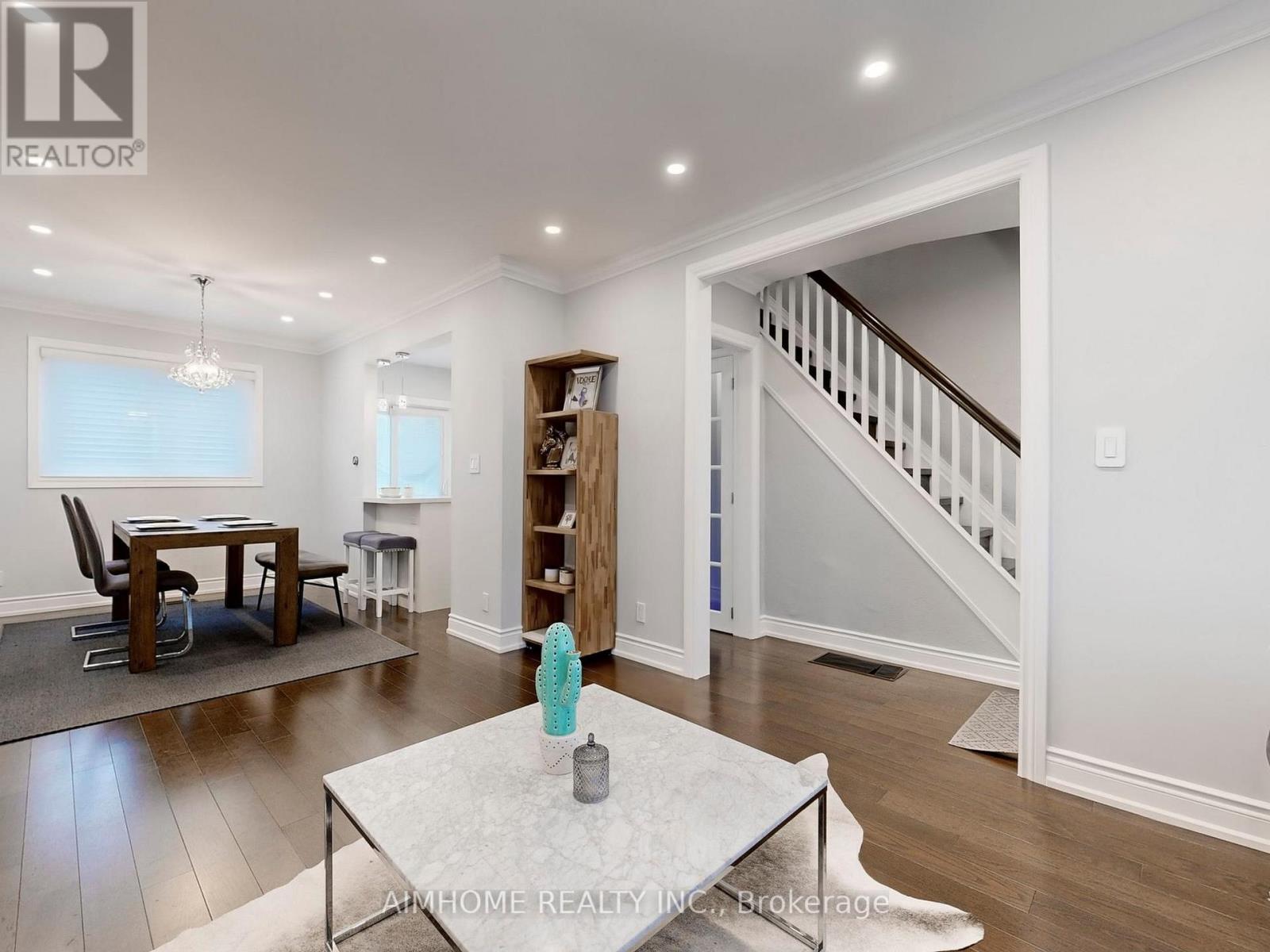 39 Brentcliffe Road, Toronto, Ontario  M4G 3Y4 - Photo 8 - C12923362