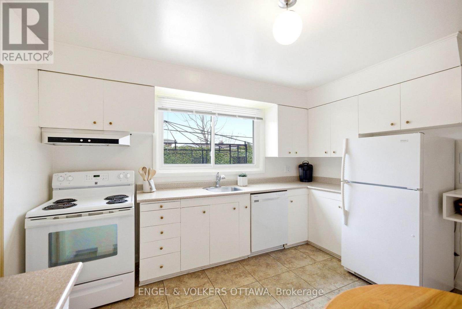 1148 Castle Hill Crescent, Ottawa, Ontario  K2C 2A8 - Photo 12 - X12923426