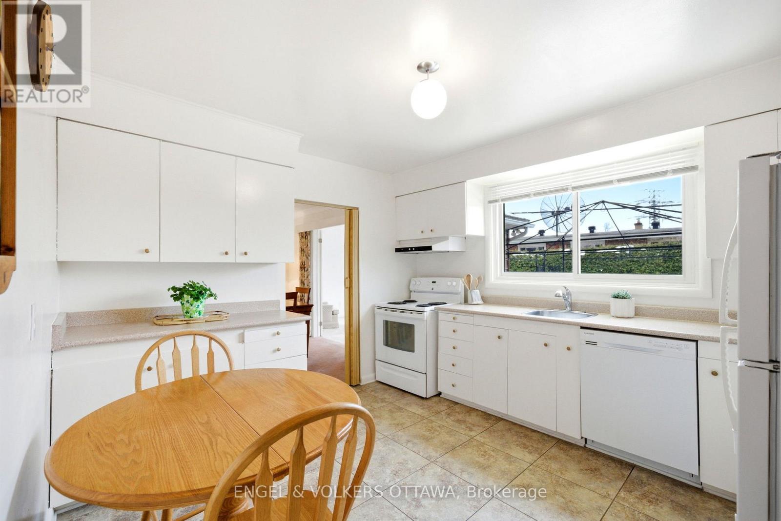 1148 Castle Hill Crescent, Ottawa, Ontario  K2C 2A8 - Photo 13 - X12923426