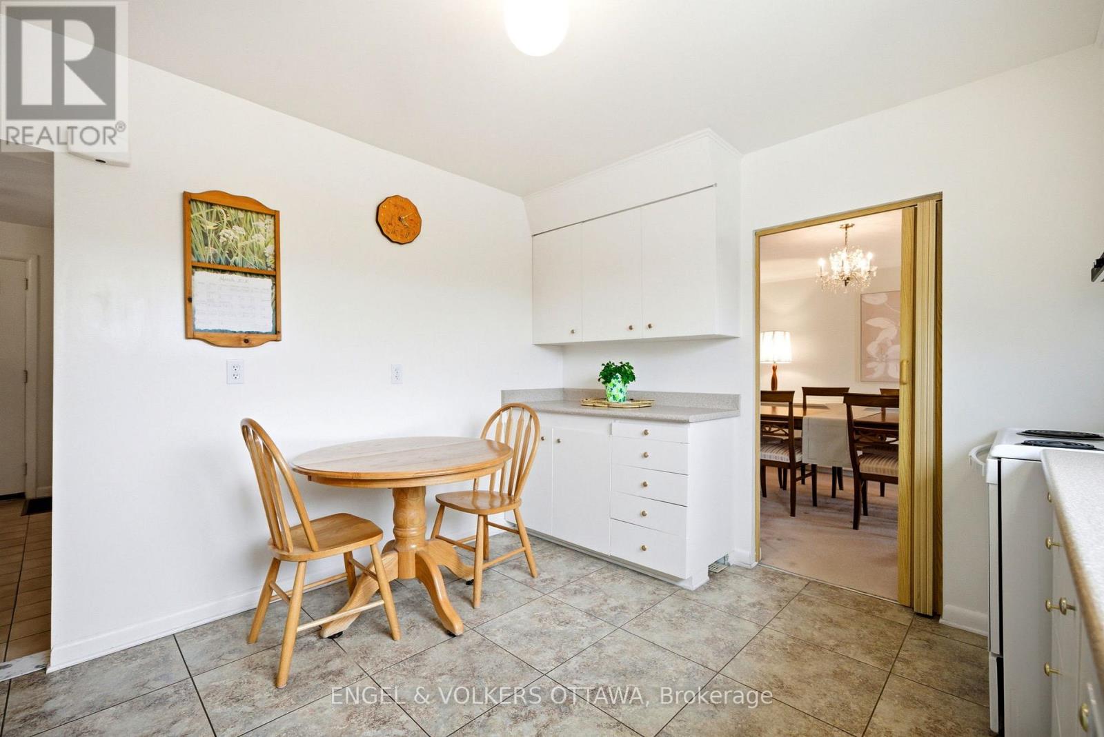 1148 Castle Hill Crescent, Ottawa, Ontario  K2C 2A8 - Photo 14 - X12923426